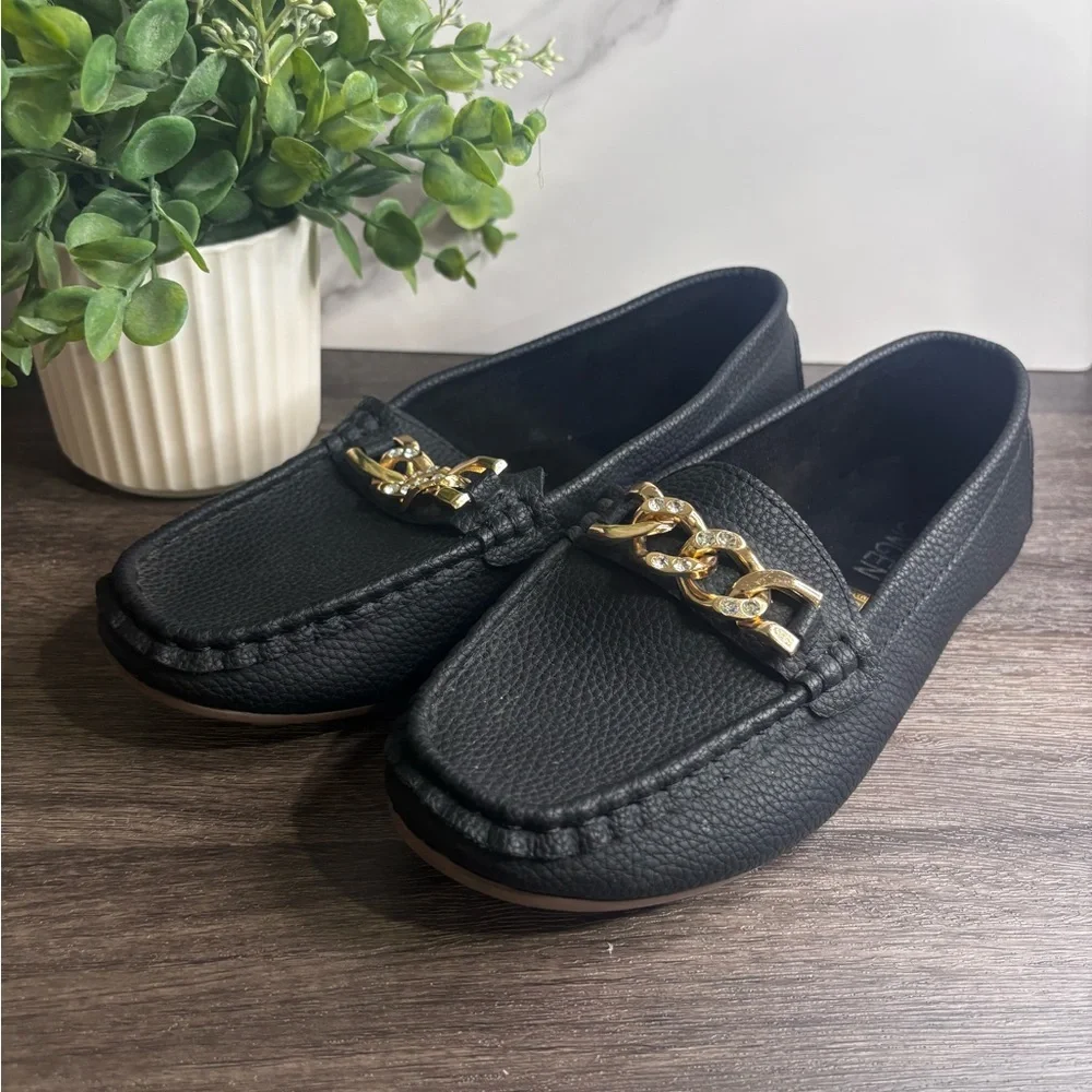 Chic Black Loafers with Gold Chain Detail - Picture 1 of 8